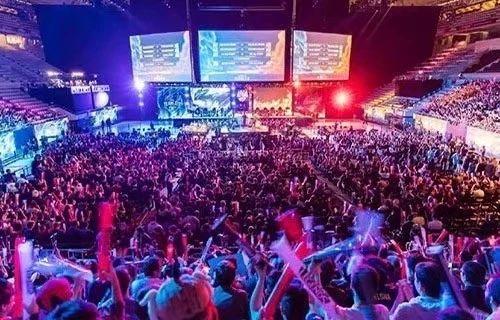 跌落神坛 跌落神坛