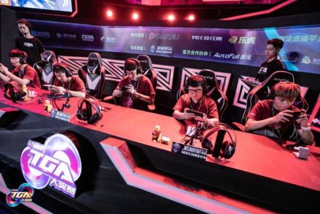 进行对比 进行对比